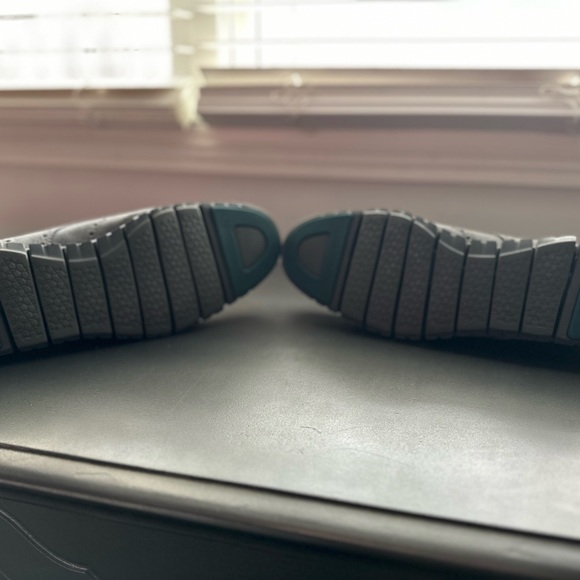 Men’s Cole Haan’s Size 10 1/2 Grey with tan accent - Picture 8 of 8